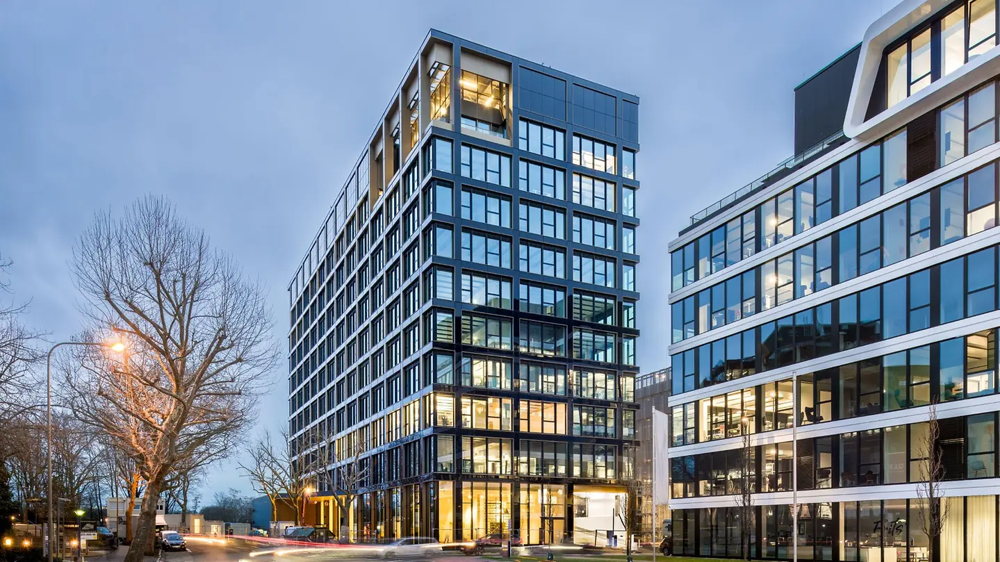 Commercial towers with coordinated Schüco aluminum curtain wall – aluminum curtain walls featured on Schüco Curtain Wall Systems USA | FWS & AOC Façades