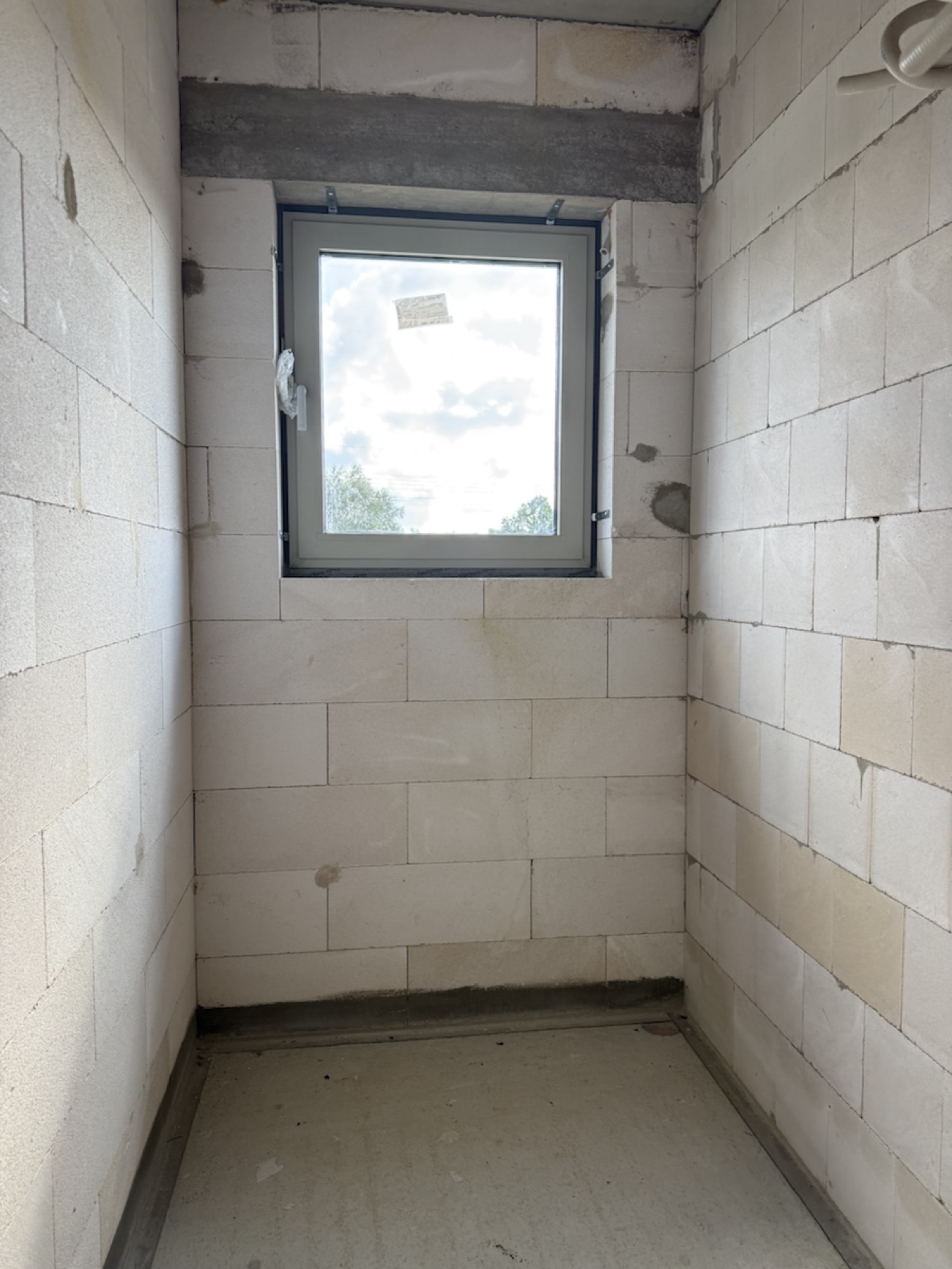 Interior view of a Schüco AWS 75.SI+ window element during – aluminum project reference featured on Projects & References | Custom Aluminum Windows
