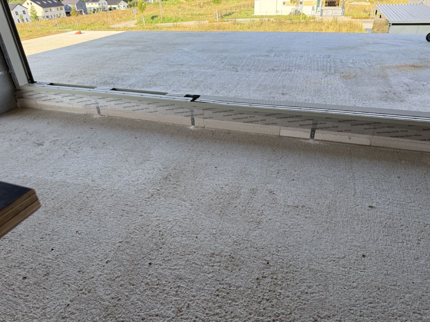 Floor connection for a Schüco ASE 67 PD sliding element during – aluminum project reference featured on Projects & References | Custom Aluminum Windows