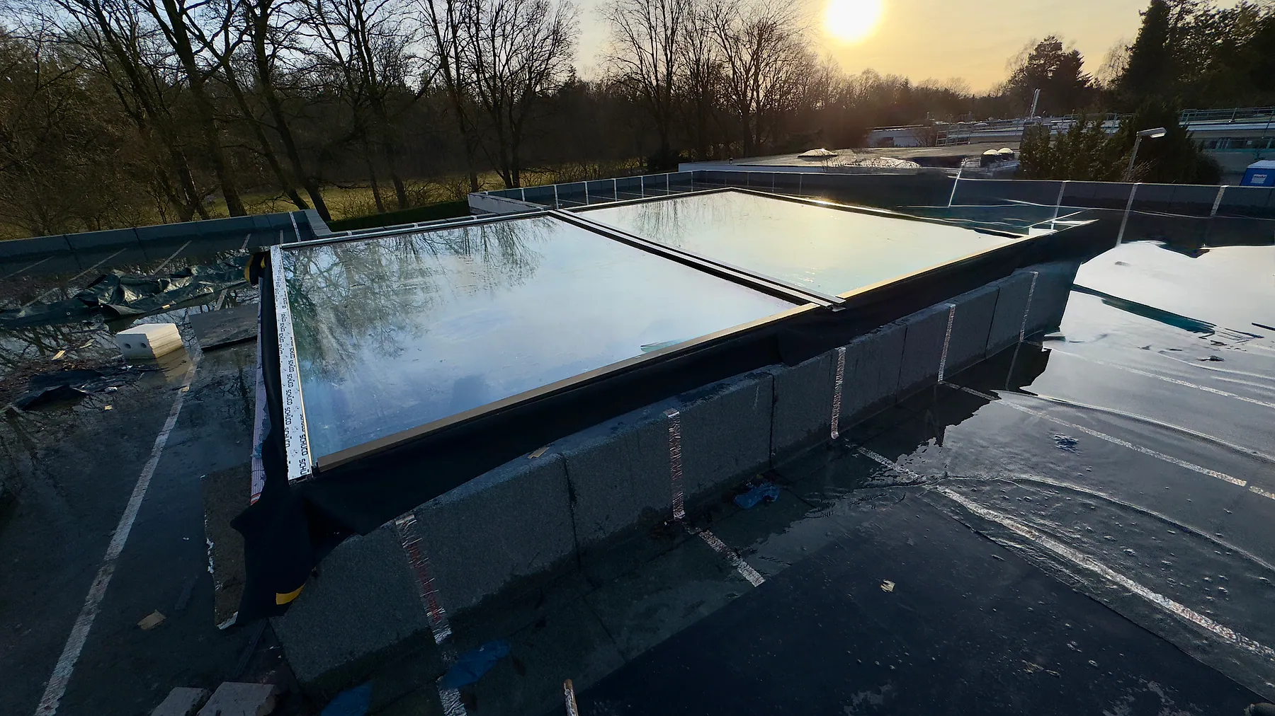 Large-scale aluminum roof glazing during construction – aluminum project reference featured on Projects & References | Custom Aluminum Windows