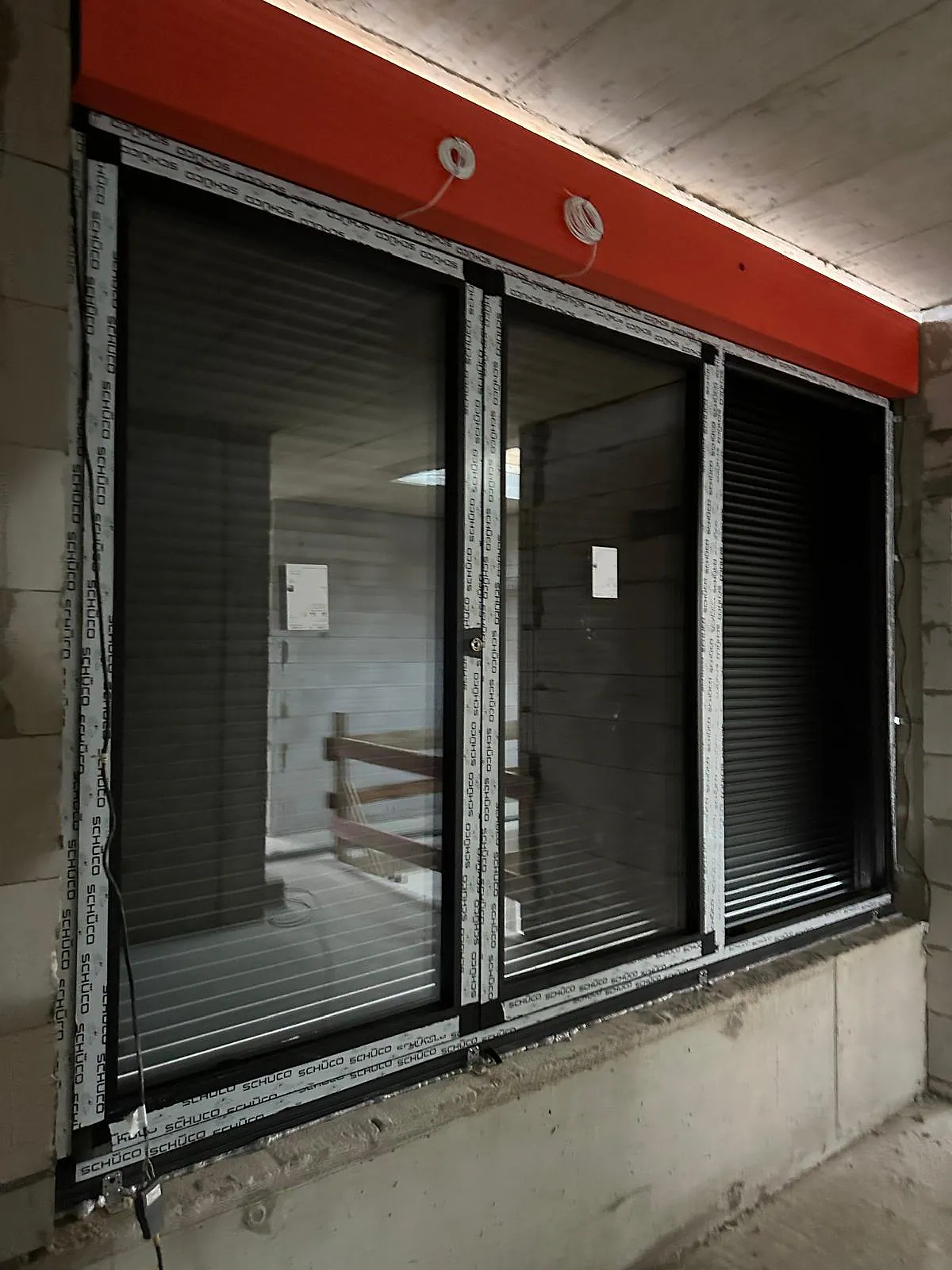 Three-part aluminum window system with exterior sun protection – aluminum project reference featured on Projects & References | Custom Aluminum Windows