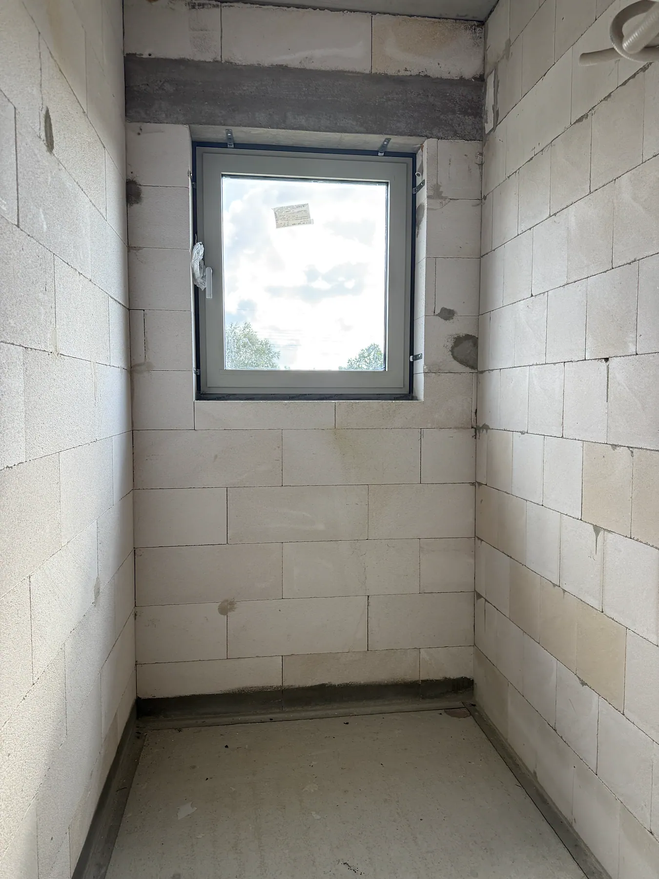 Custom aluminum window in a villa during the construction phase – aluminum project reference featured on Projects & References | Custom Aluminum Windows